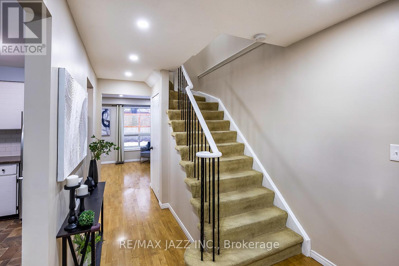 33 Mossgrove Court, Clarington, Ontario  L1E 1P4 - Photo 3 - E12935624