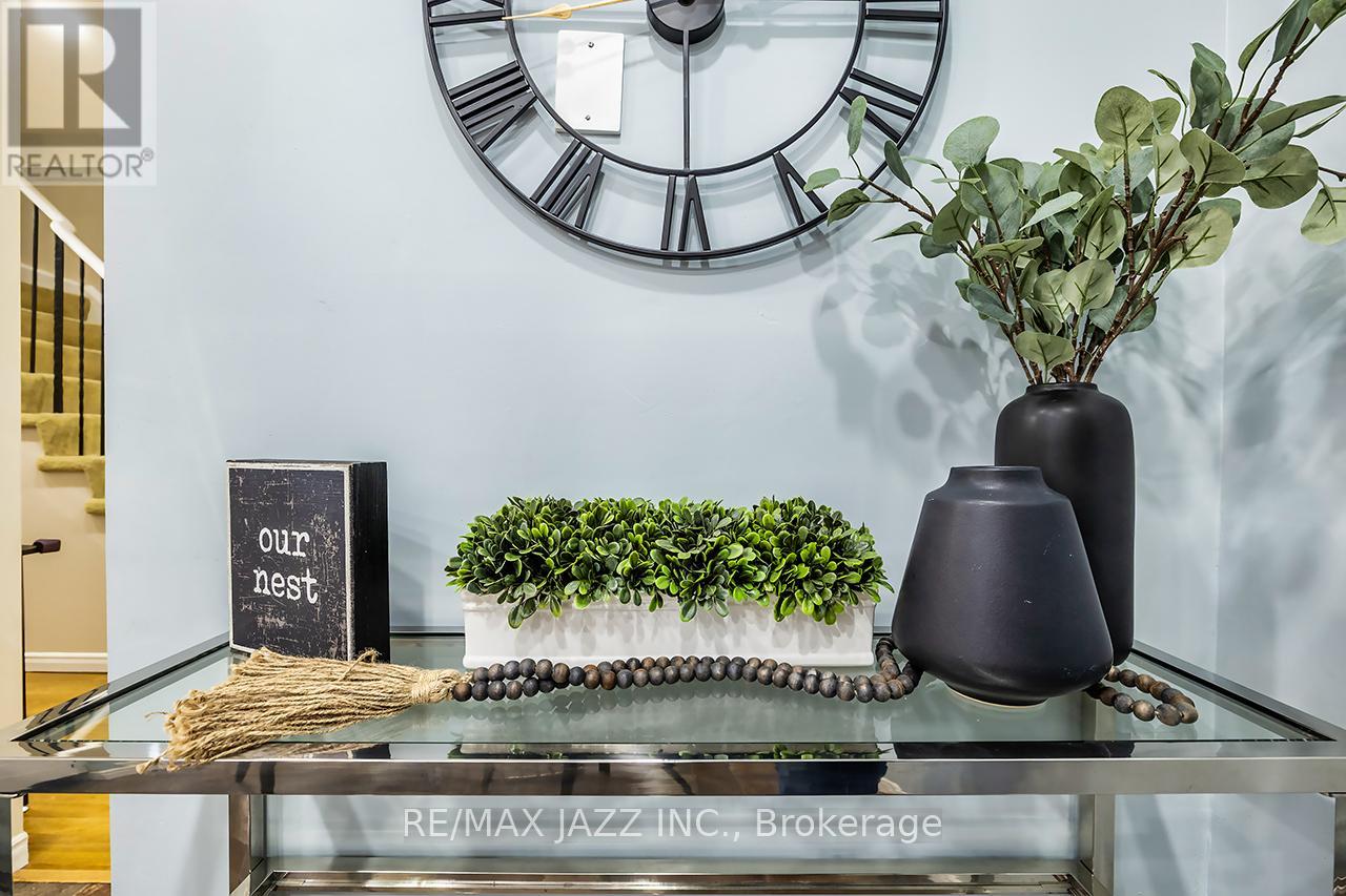 33 Mossgrove Court, Clarington, Ontario  L1E 1P4 - Photo 4 - E12935624