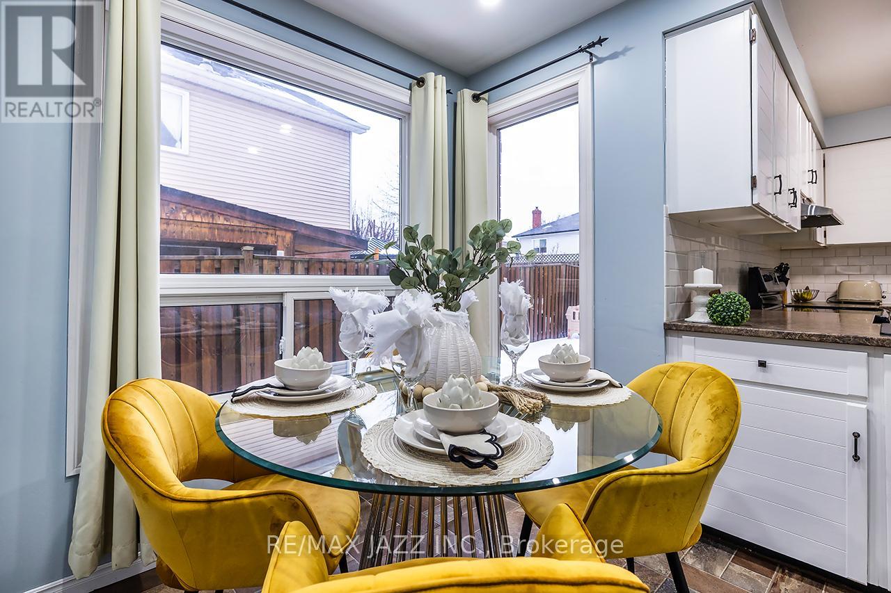 33 Mossgrove Court, Clarington, Ontario  L1E 1P4 - Photo 6 - E12935624