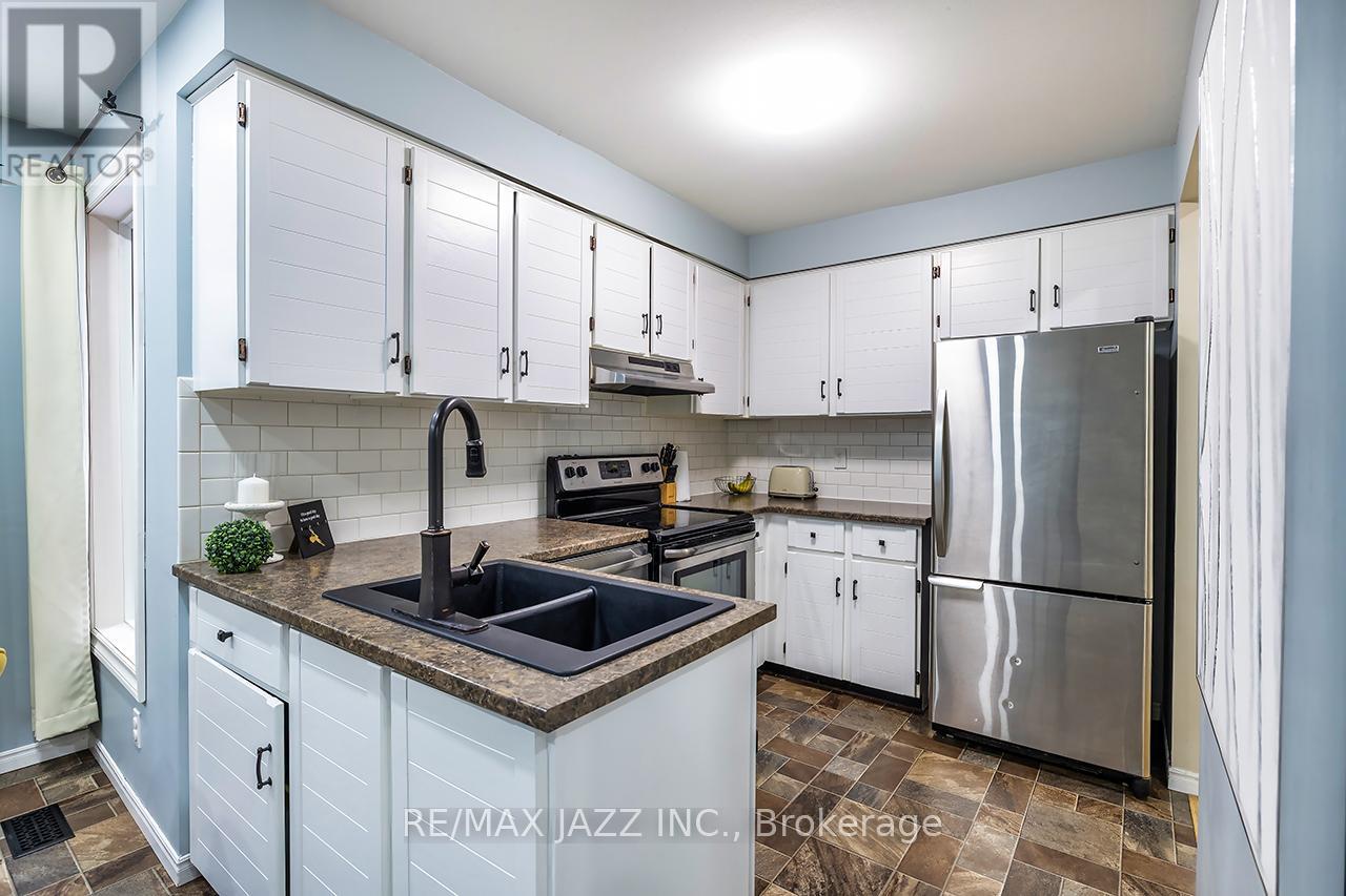 33 Mossgrove Court, Clarington, Ontario  L1E 1P4 - Photo 8 - E12935624