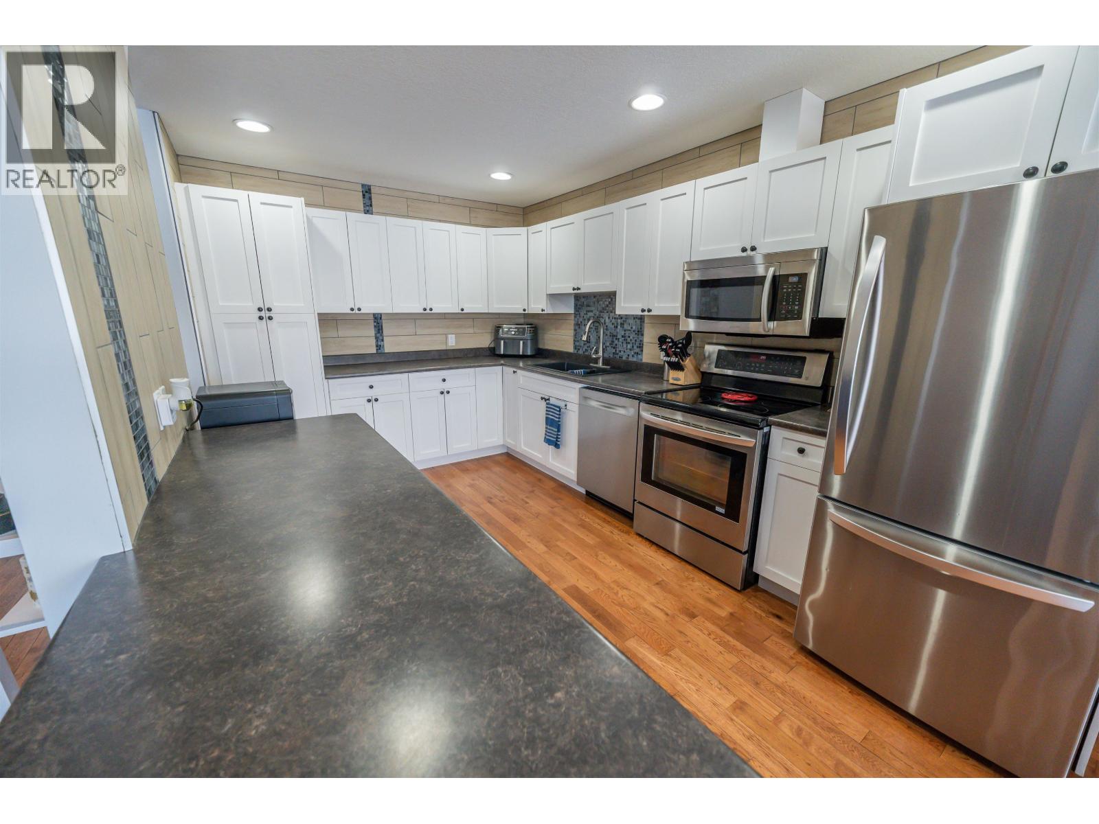 8328 86 Avenue, Fort St. John, British Columbia  V1J 0G7 - Photo 8 - R3104454