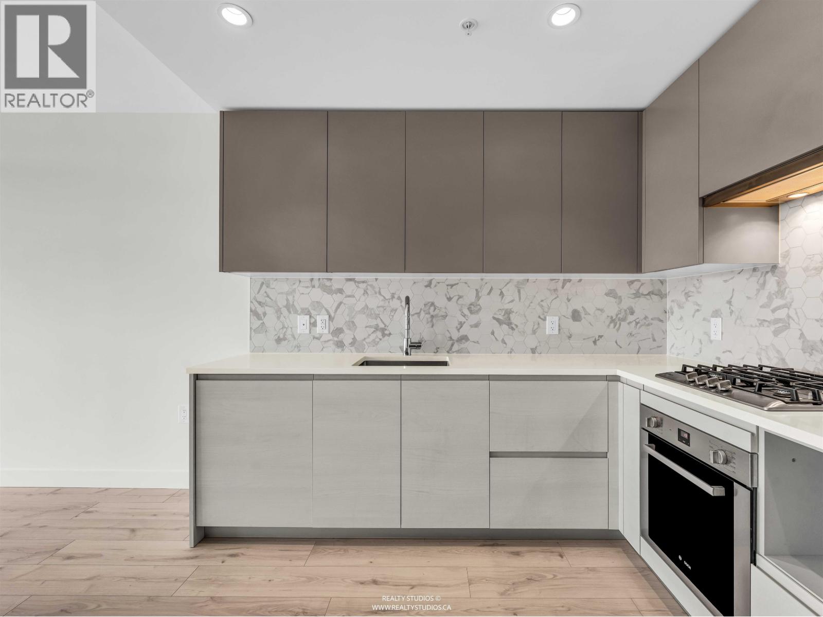 1302 8181 Chester Street, Vancouver, British Columbia  V5X 0J9 - Photo 4 - R3104617