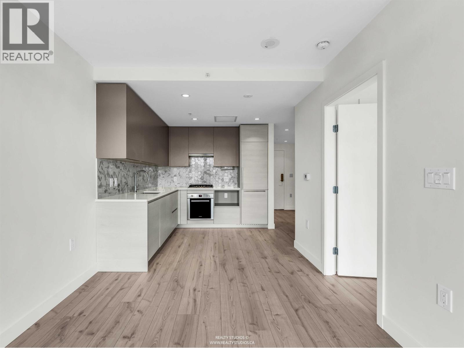 1302 8181 Chester Street, Vancouver, British Columbia  V5X 0J9 - Photo 8 - R3104617