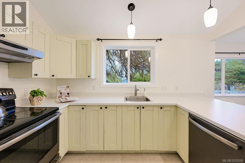 2173 Amity Dr, North Saanich, British Columbia  V8L 1A9 - Photo 18 - 1030268