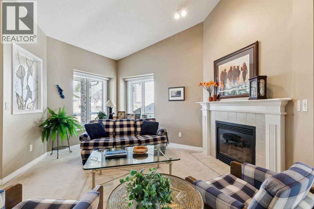 22 Confederation Villas NW, Calgary, Alberta  T2L 2K9 - Photo 5 - A2295652