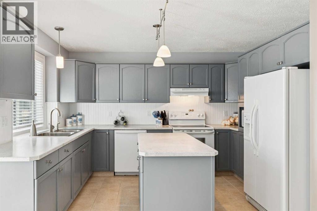 22 Confederation Villas NW, Calgary, Alberta  T2L 2K9 - Photo 10 - A2295652