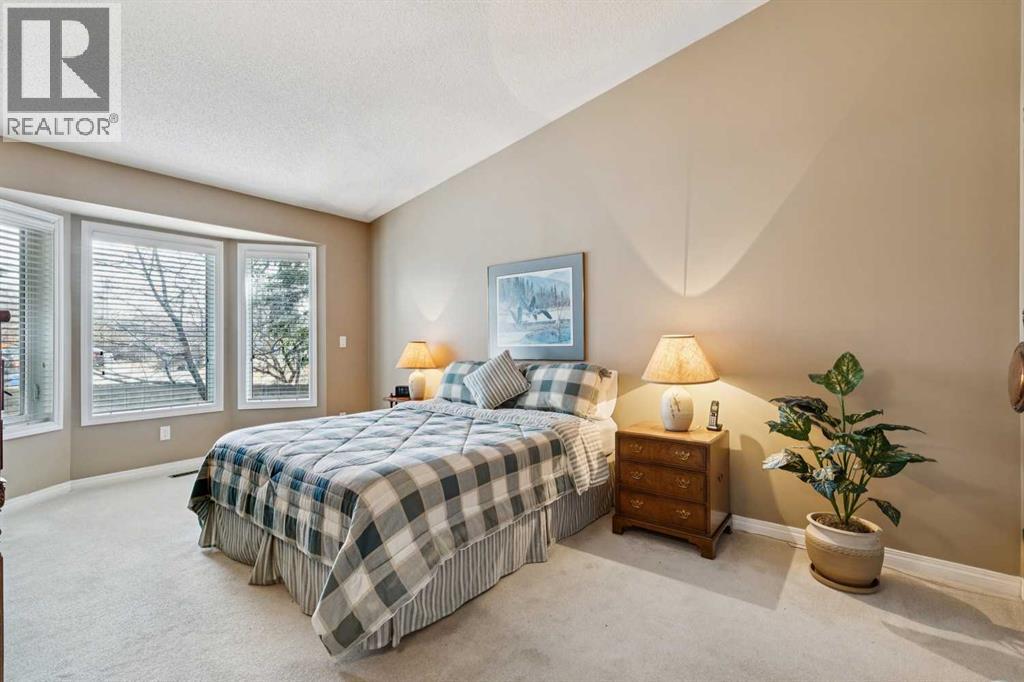 22 Confederation Villas NW, Calgary, Alberta  T2L 2K9 - Photo 13 - A2295652