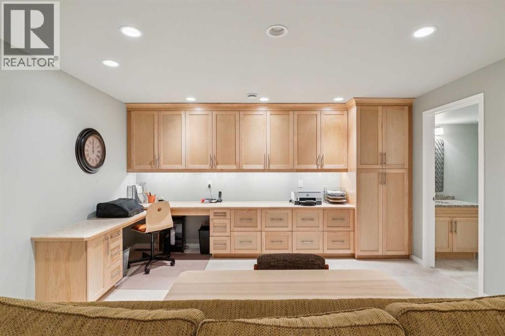 22 Confederation Villas NW, Calgary, Alberta  T2L 2K9 - Photo 23 - A2295652