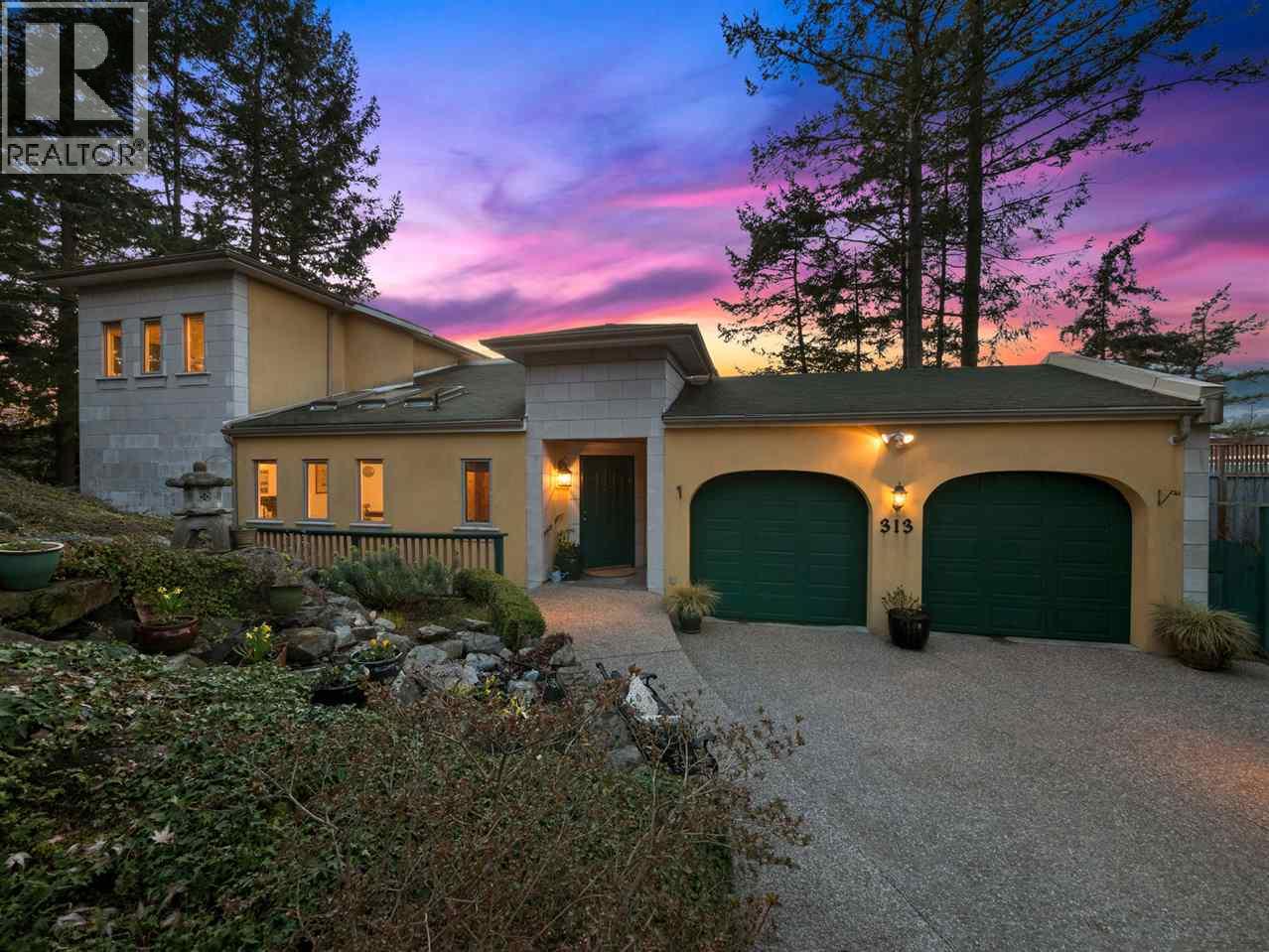 313 Skyline Drive, Gibsons, British Columbia  V0N 1V8 - Photo 1 - R3104639