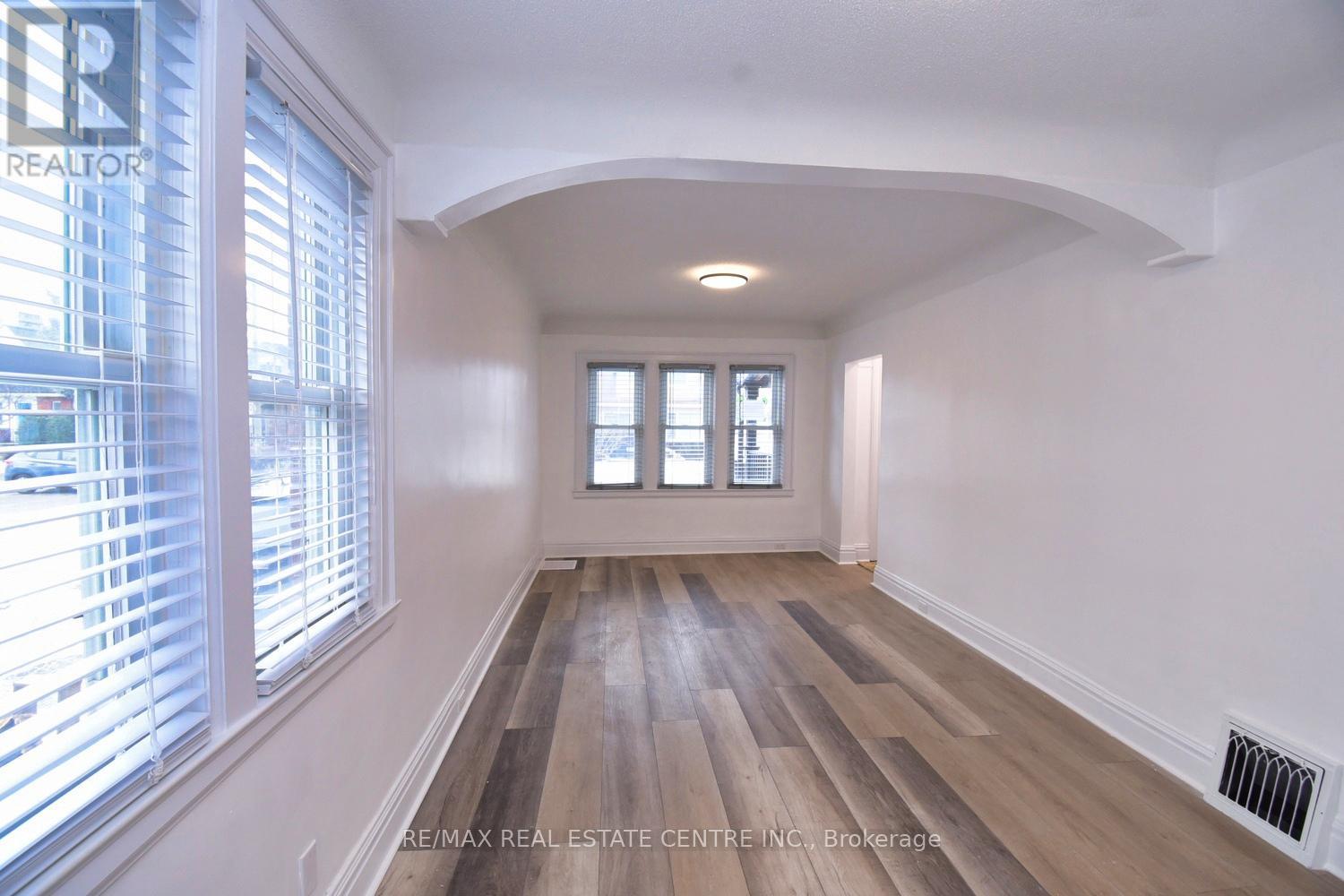 215 Walter Avenue S, Hamilton, Ontario  L8K 3L3 - Photo 4 - X12654168