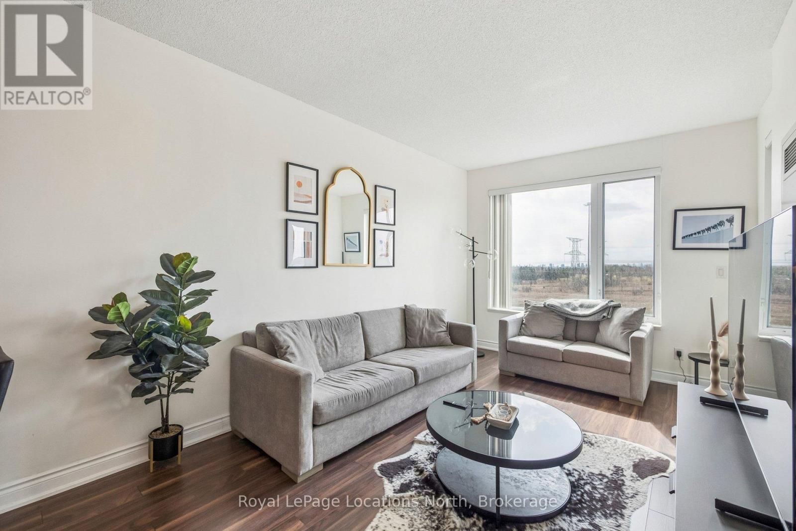 810 - 277 South Park Road, Markham, Ontario L3T 0B7 - Photo 4 - N12935566
