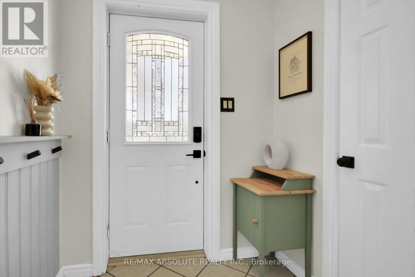 294 Turnstone Court, Ottawa, Ontario  K1E 2V2 - Photo 4 - X12935634