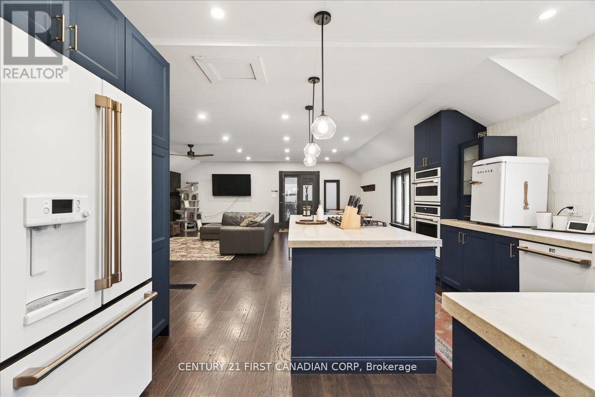 18 Colborne Street, Strathroy-Caradoc, Ontario  N7G 2L9 - Photo 17 - X12935588