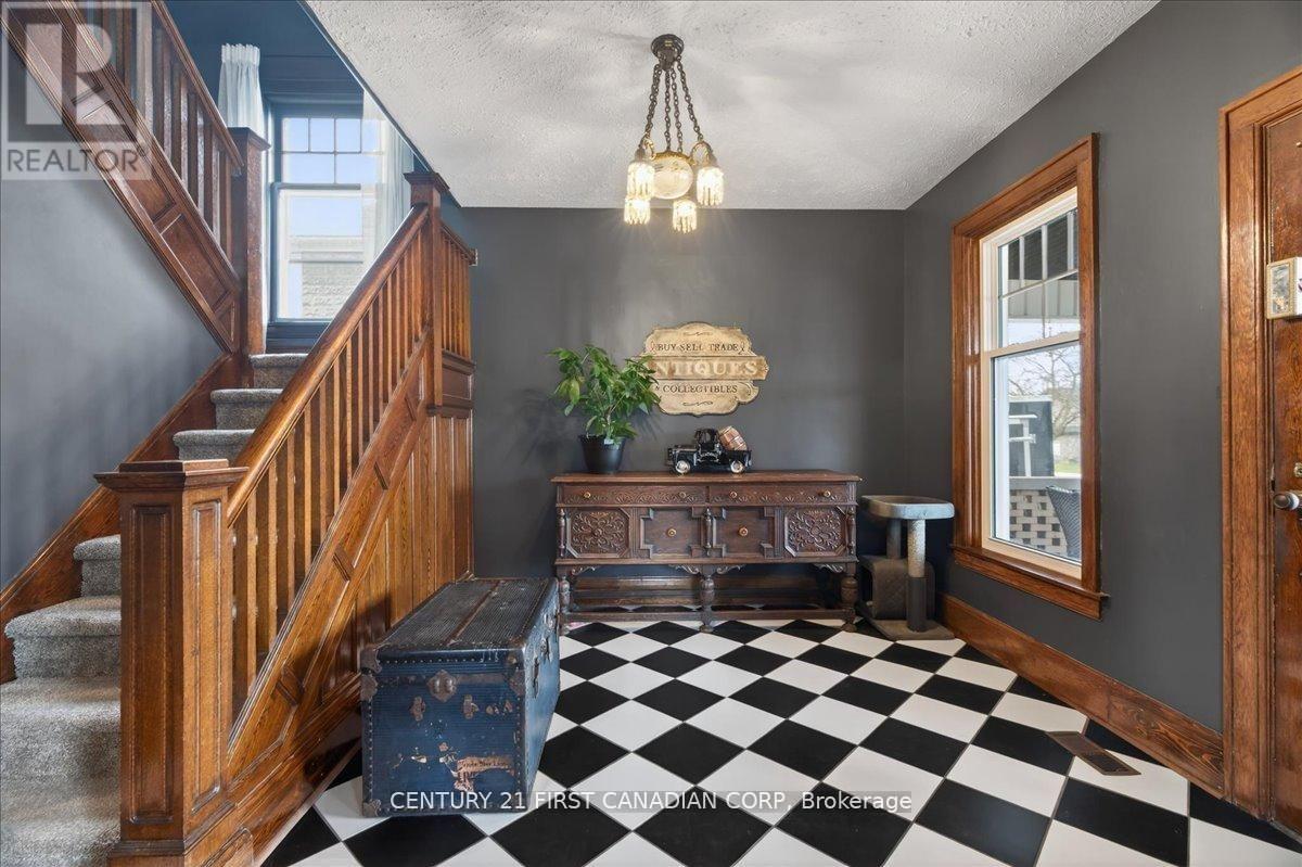 18 Colborne Street, Strathroy-Caradoc, Ontario  N7G 2L9 - Photo 9 - X12935588