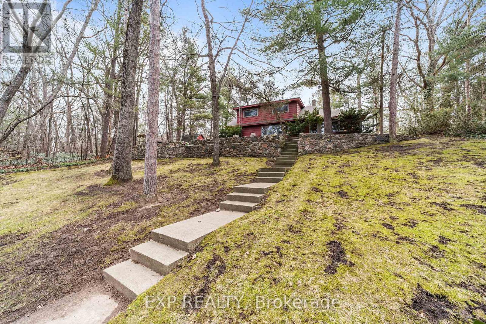 9 Summit Avenue, South Huron, Ontario  N0M 1T0 - Photo 4 - X12935610