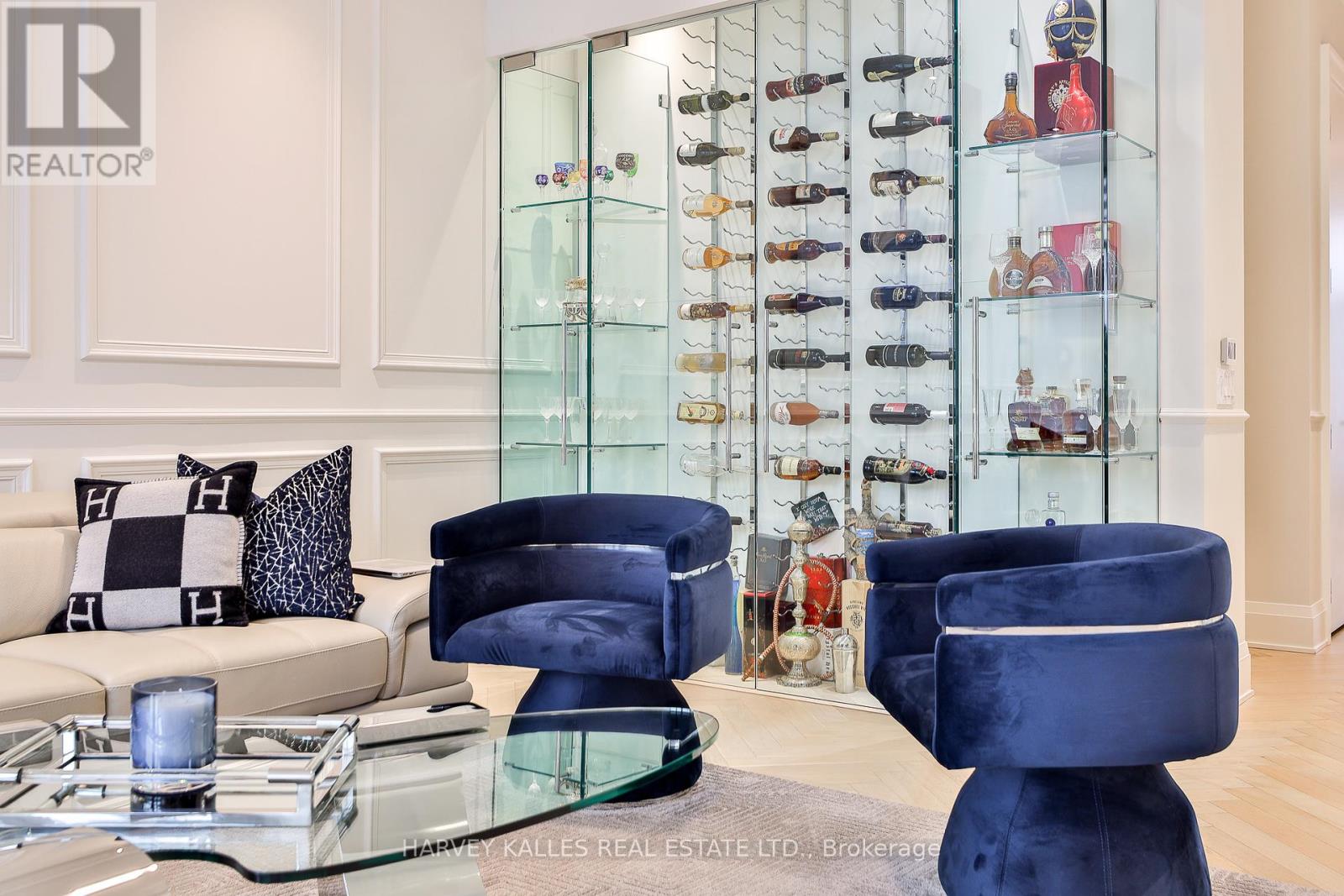 49 Foxbar Road, Toronto, Ontario  M4V 2G5 - Photo 11 - C12935636