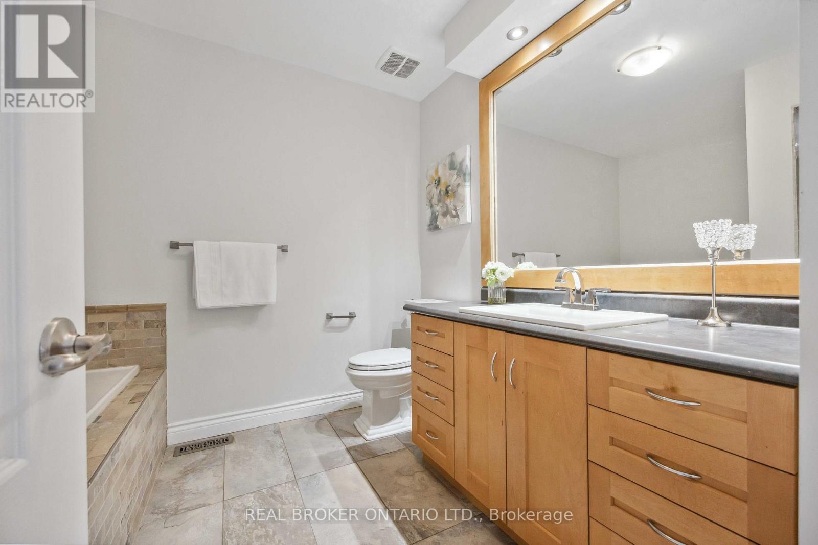 66 - 255 Shaftsbury Avenue, Richmond Hill, Ontario  L4C 0L9 - Photo 38 - N12935616