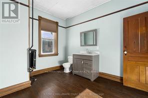 4514 Penetanguishene Road, Springwater (Hillsdale), Ontario  L0L 1V0 - Photo 12 - S12935570