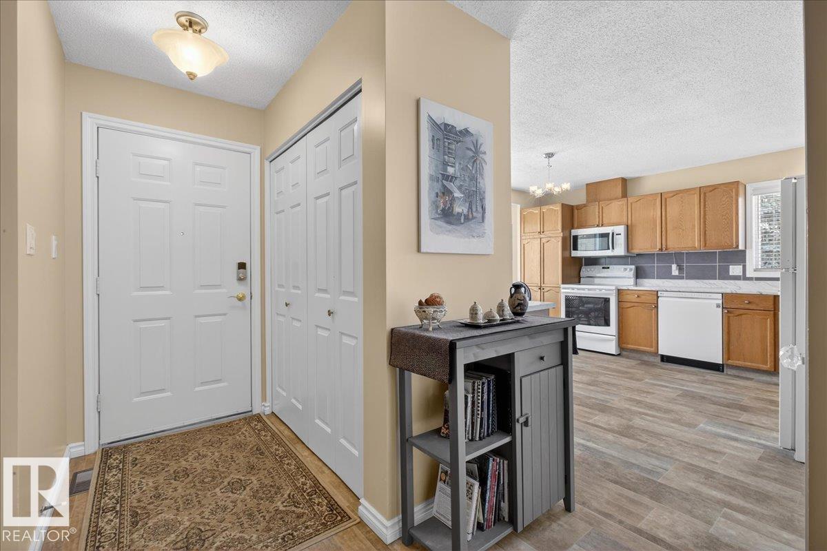 227 Knottwood Rd N Nw, Edmonton, Alberta  T6K 4B9 - Photo 3 - E4479711