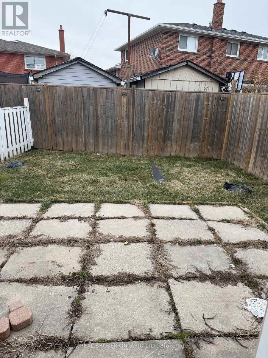 Lower - 136 Cabana Drive, Toronto, Ontario  M9L 1K9 - Photo 11 - W12935662