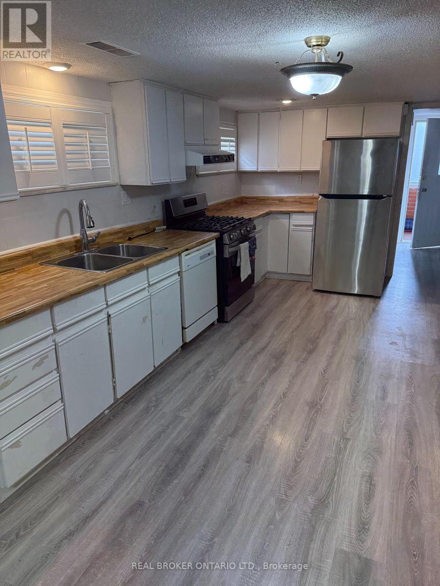 Lower - 136 Cabana Drive, Toronto, Ontario  M9L 1K9 - Photo 4 - W12935662