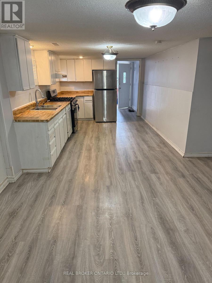 Lower - 136 Cabana Drive, Toronto, Ontario  M9L 1K9 - Photo 5 - W12935662