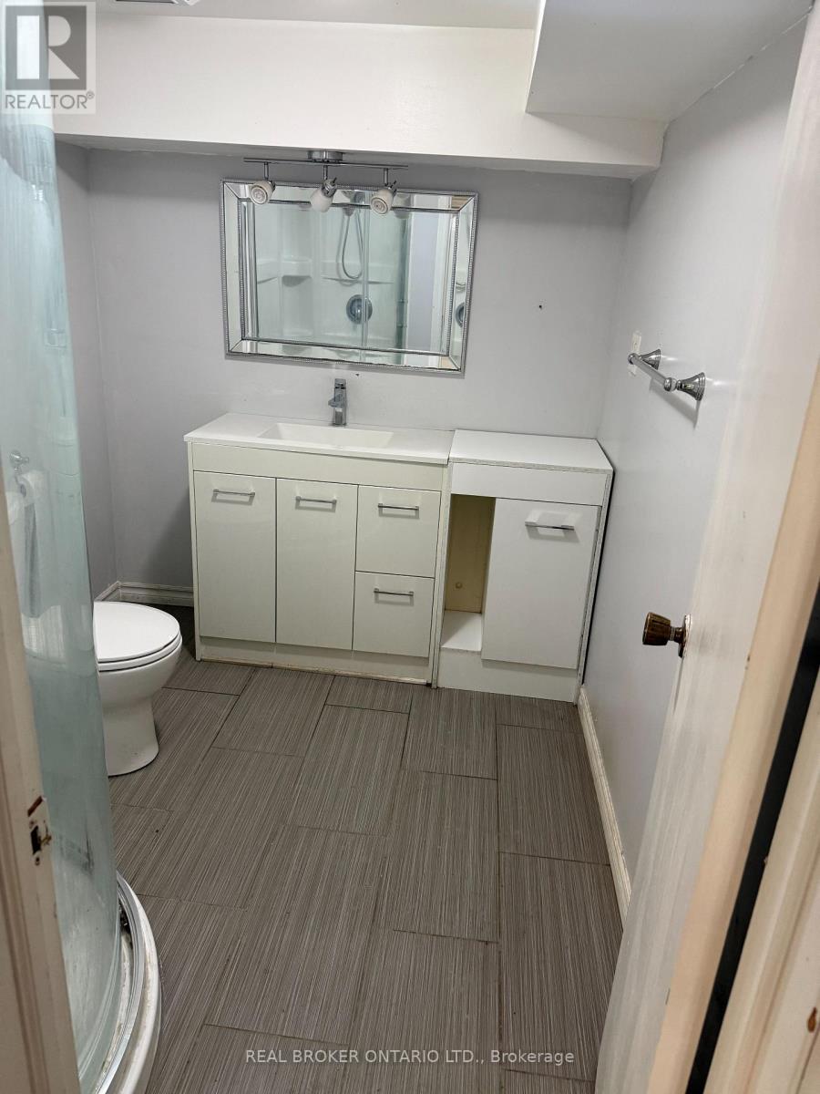 Lower - 136 Cabana Drive, Toronto, Ontario  M9L 1K9 - Photo 8 - W12935662