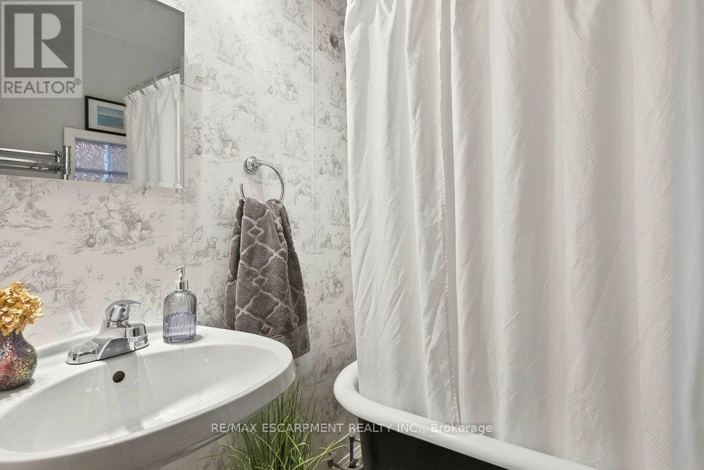 49 Cheever Street, Hamilton, Ontario  L8L 5R6 - Photo 13 - X12935594