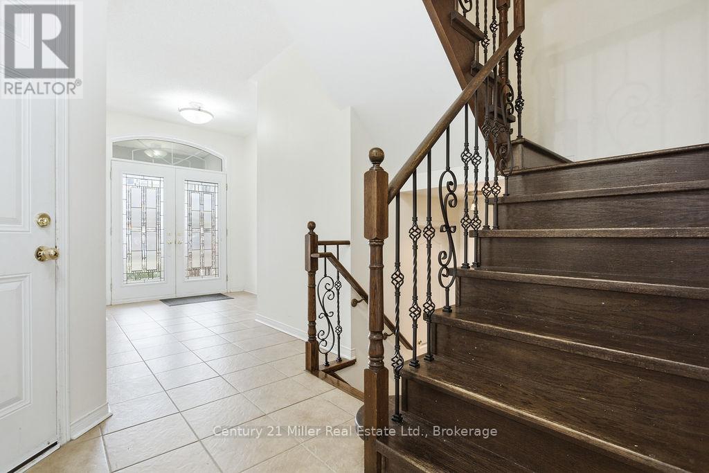 4827 Columbus Drive, Burlington, Ontario  L7M 0J4 - Photo 13 - W12935806