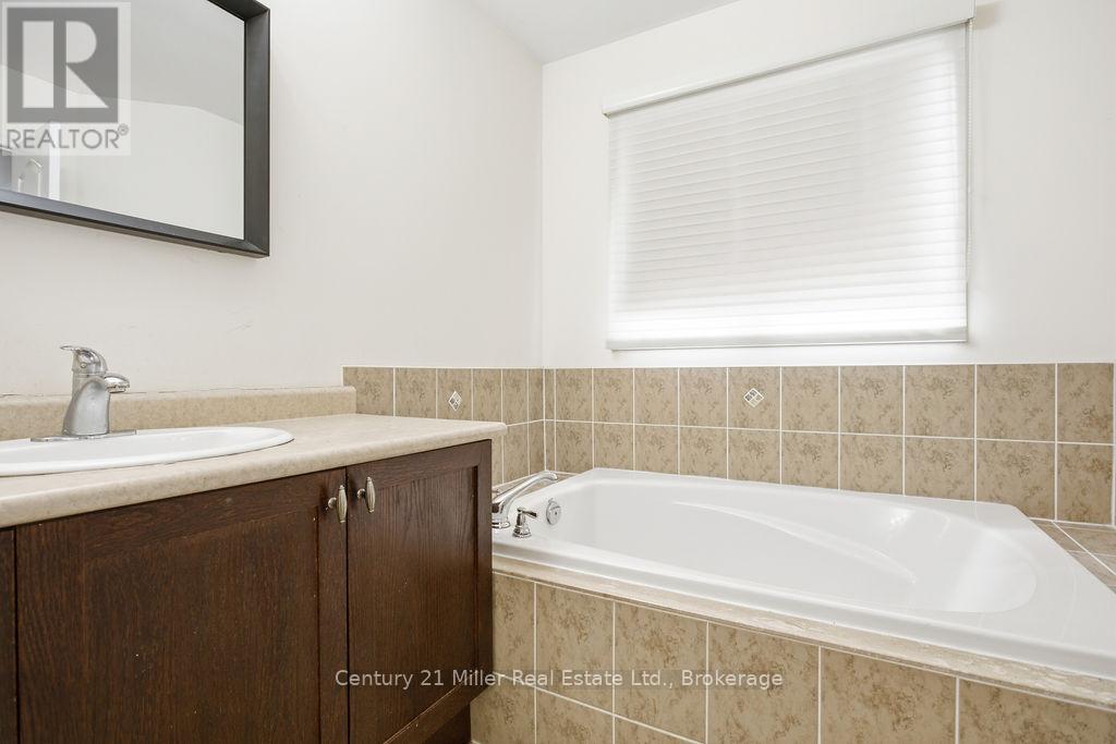 4827 Columbus Drive, Burlington, Ontario  L7M 0J4 - Photo 23 - W12935806