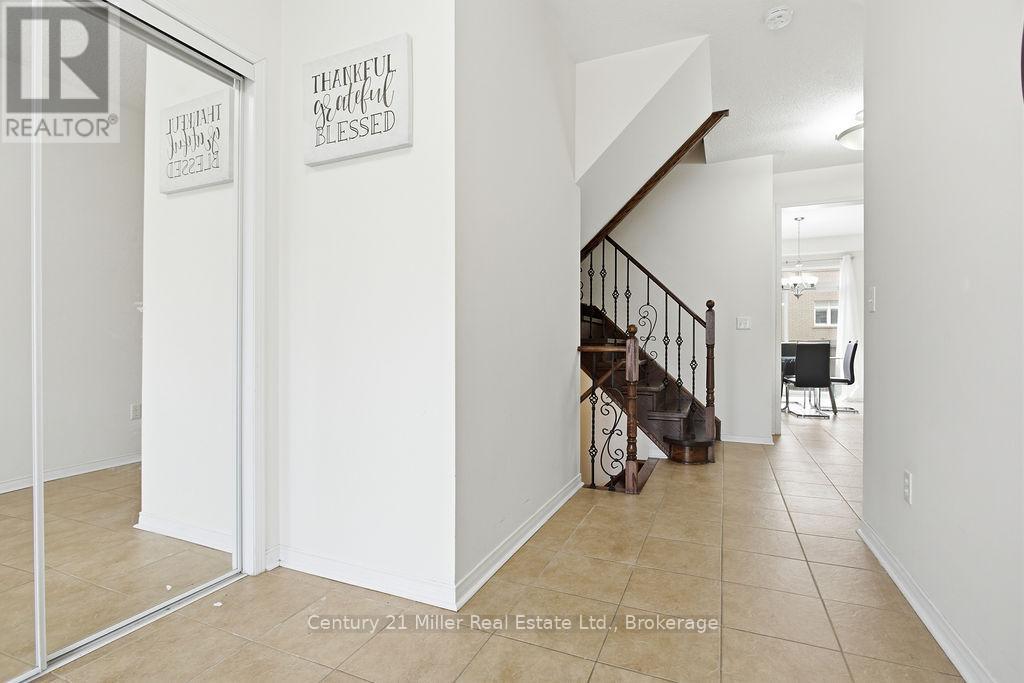 4827 Columbus Drive, Burlington, Ontario  L7M 0J4 - Photo 3 - W12935806