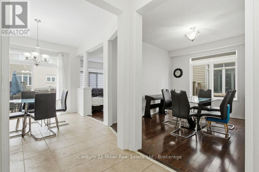 4827 Columbus Drive, Burlington, Ontario  L7M 0J4 - Photo 4 - W12935806