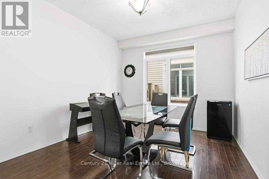 4827 Columbus Drive, Burlington, Ontario  L7M 0J4 - Photo 5 - W12935806