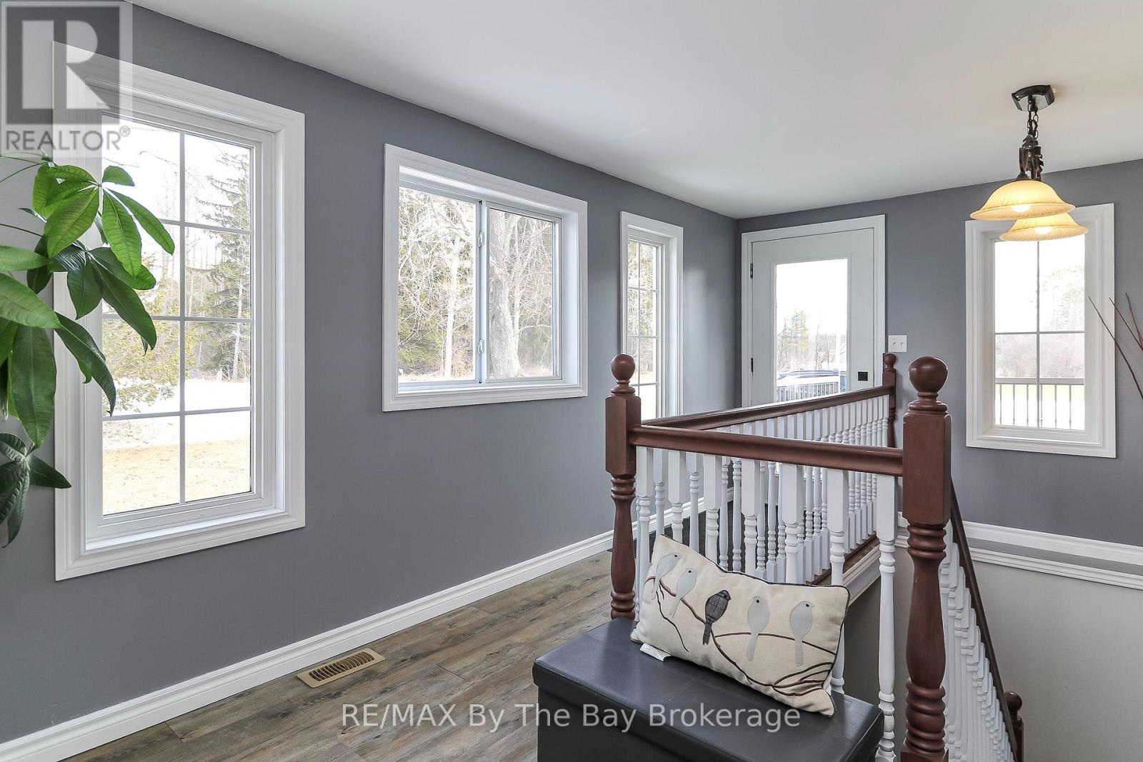 2533 Flos 3 Road W, Springwater, Ontario  L0L 2K0 - Photo 10 - S12935852