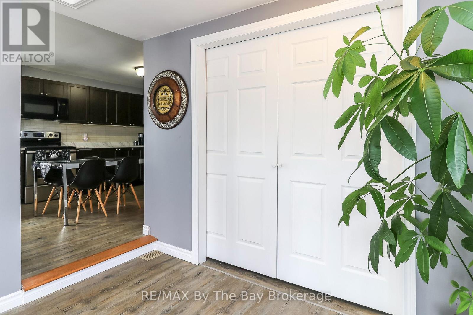 2533 Flos 3 Road W, Springwater, Ontario  L0L 2K0 - Photo 11 - S12935852