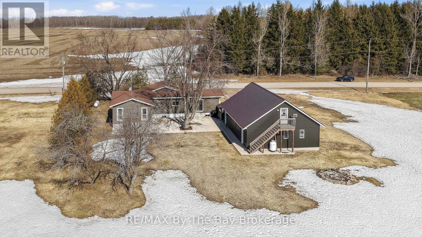 2533 Flos 3 Road W, Springwater, Ontario  L0L 2K0 - Photo 2 - S12935852