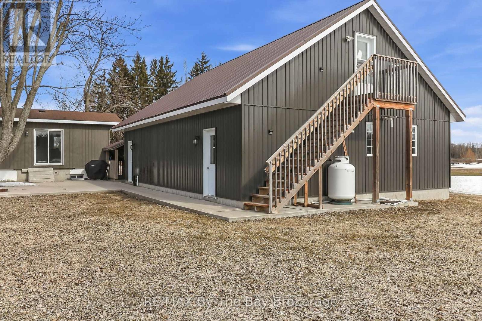 2533 Flos 3 Road W, Springwater, Ontario  L0L 2K0 - Photo 5 - S12935852