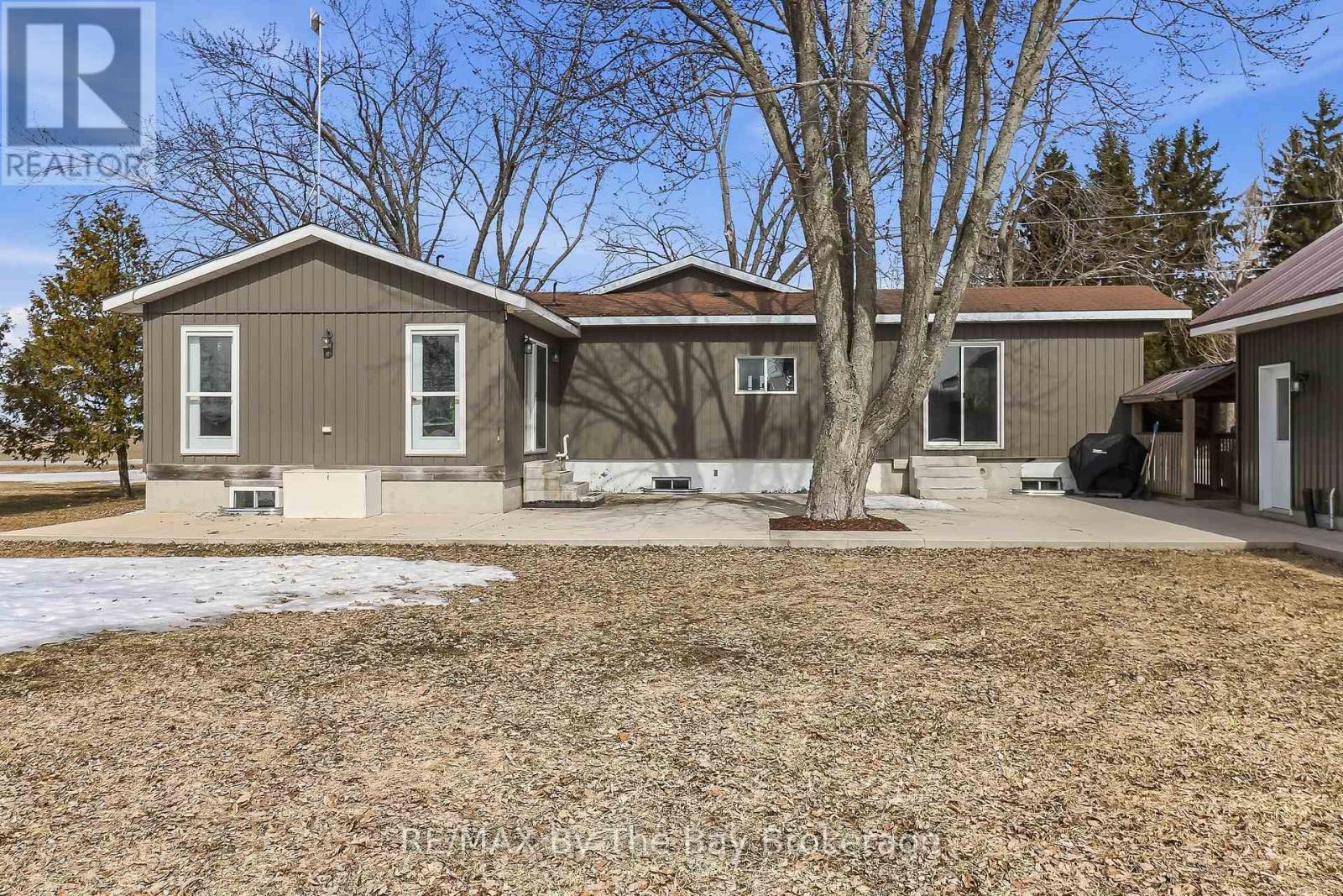 2533 Flos 3 Road W, Springwater, Ontario  L0L 2K0 - Photo 7 - S12935852