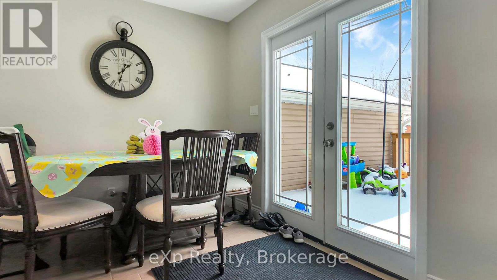 370 6th Avenue, Hanover, Ontario  N4N 2E9 - Photo 12 - X12935752