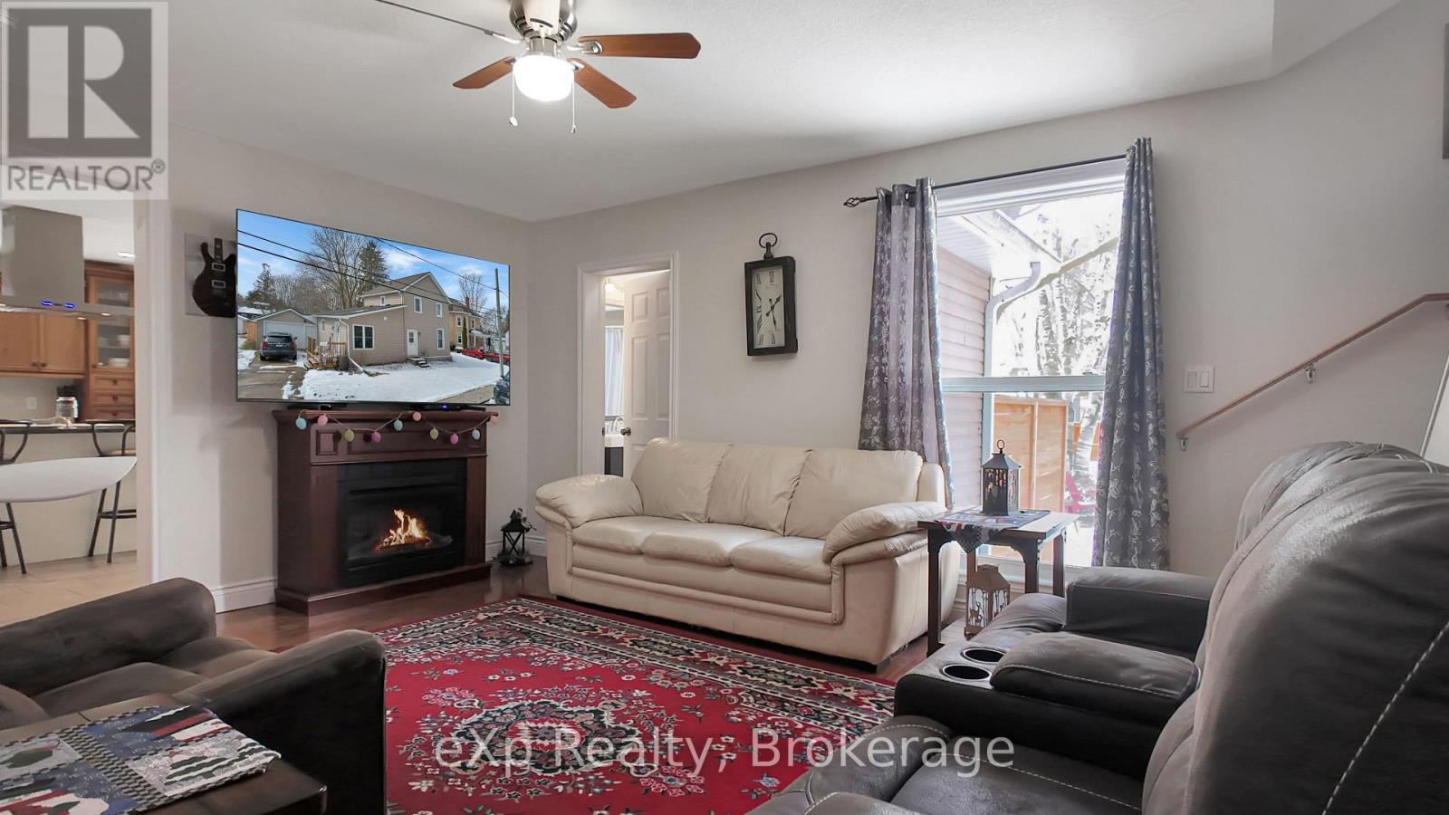 370 6th Avenue, Hanover, Ontario  N4N 2E9 - Photo 13 - X12935752