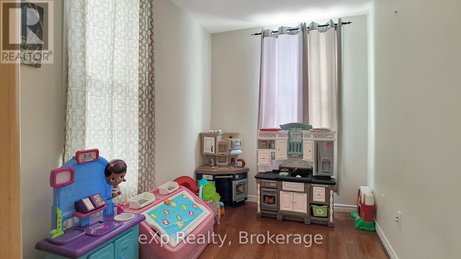 370 6th Avenue, Hanover, Ontario  N4N 2E9 - Photo 22 - X12935752