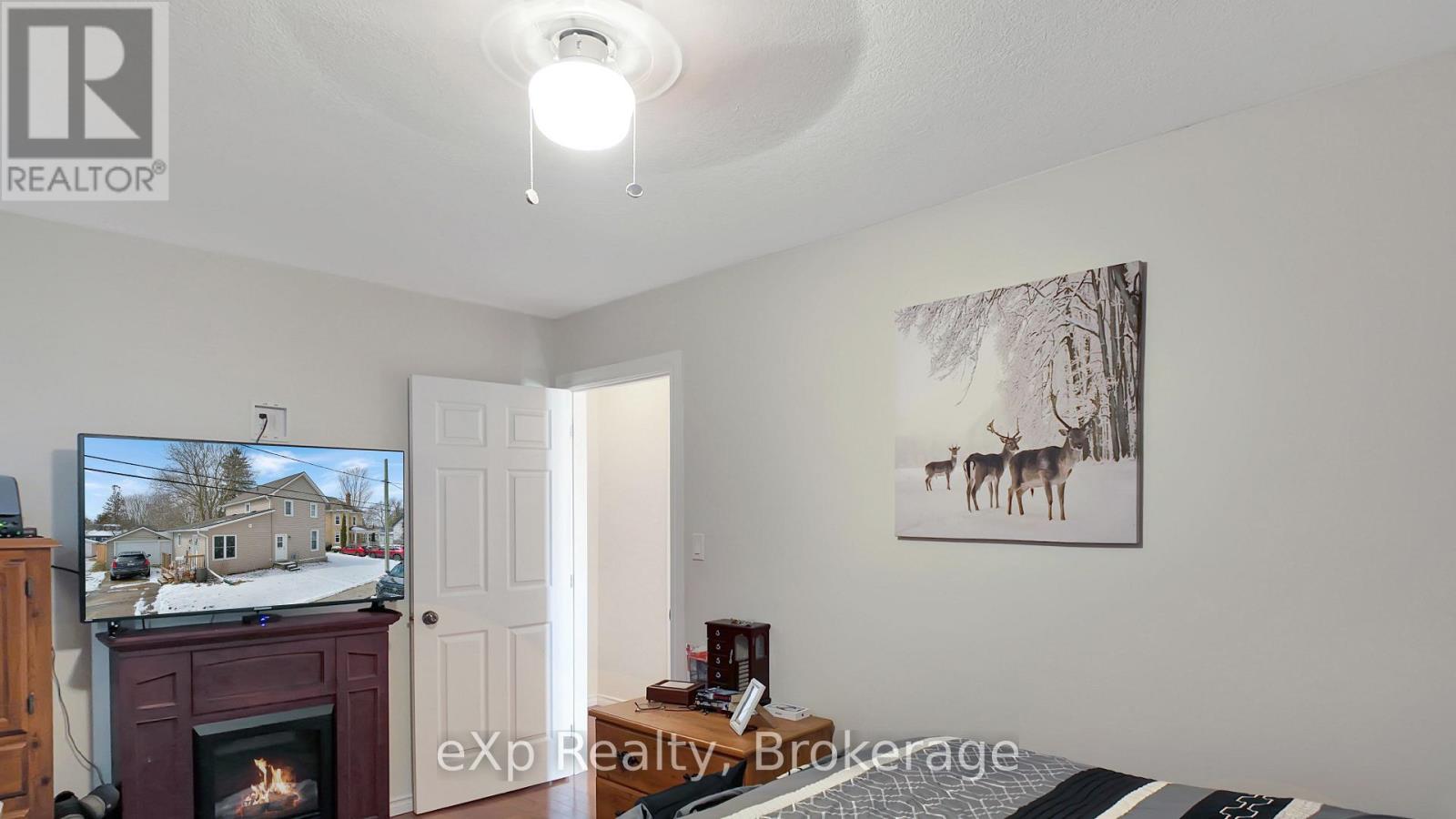 370 6th Avenue, Hanover, Ontario  N4N 2E9 - Photo 26 - X12935752