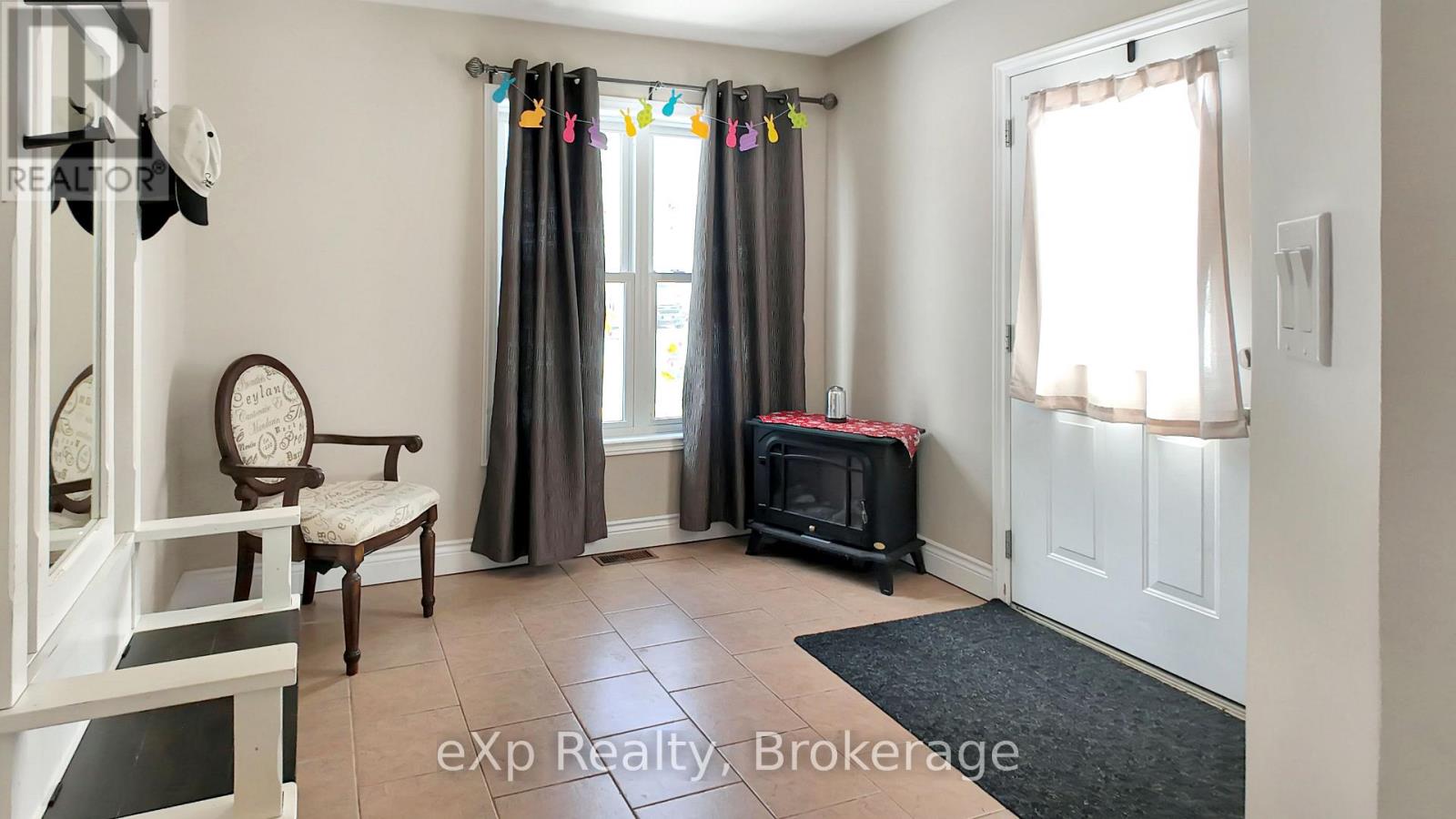 370 6th Avenue, Hanover, Ontario  N4N 2E9 - Photo 4 - X12935752