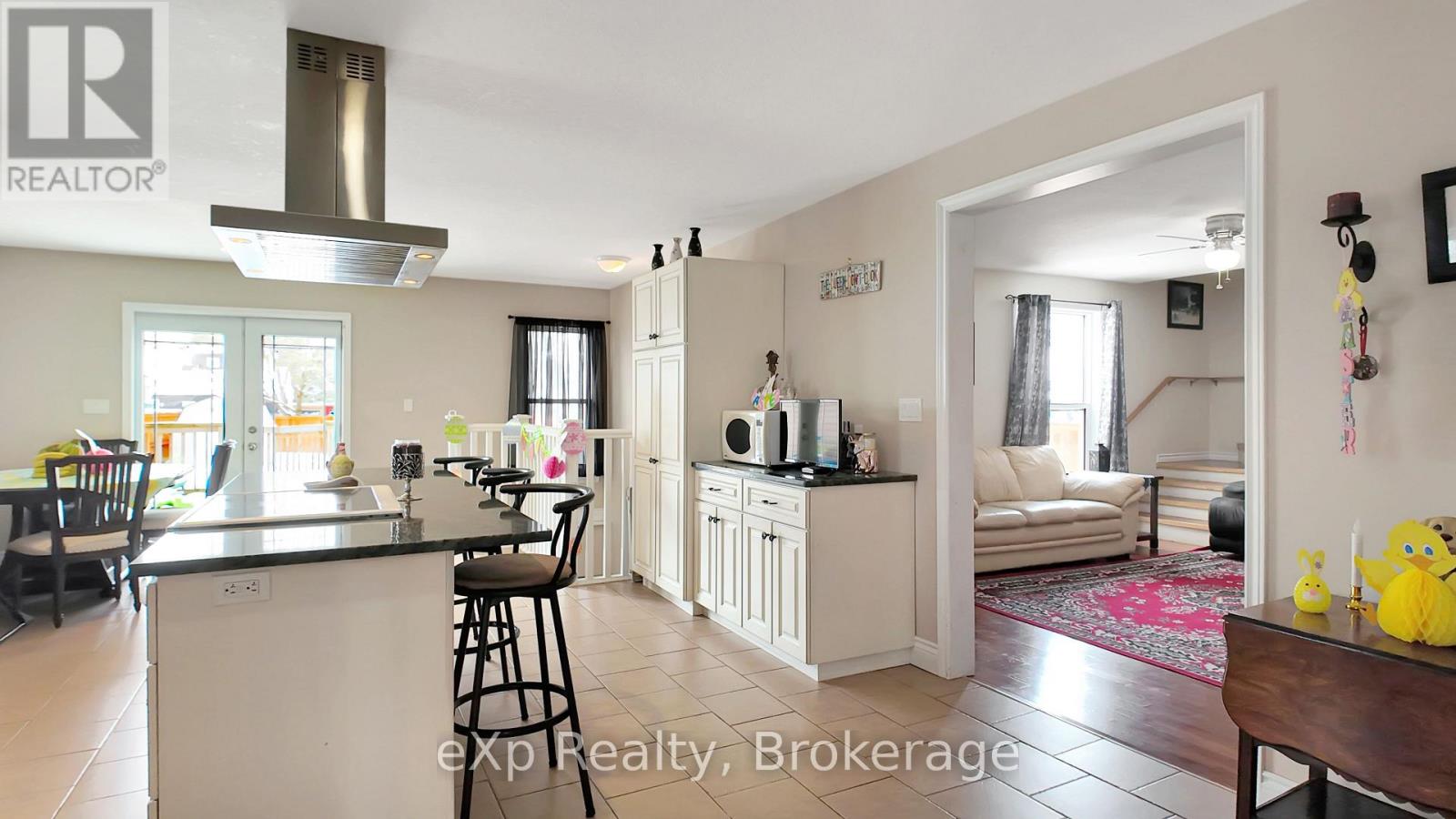 370 6th Avenue, Hanover, Ontario  N4N 2E9 - Photo 7 - X12935752