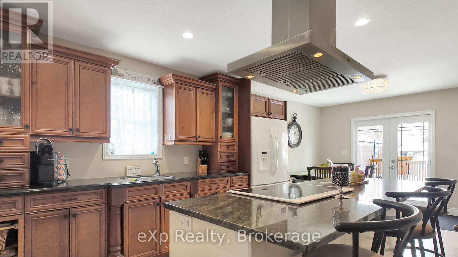 370 6th Avenue, Hanover, Ontario  N4N 2E9 - Photo 8 - X12935752