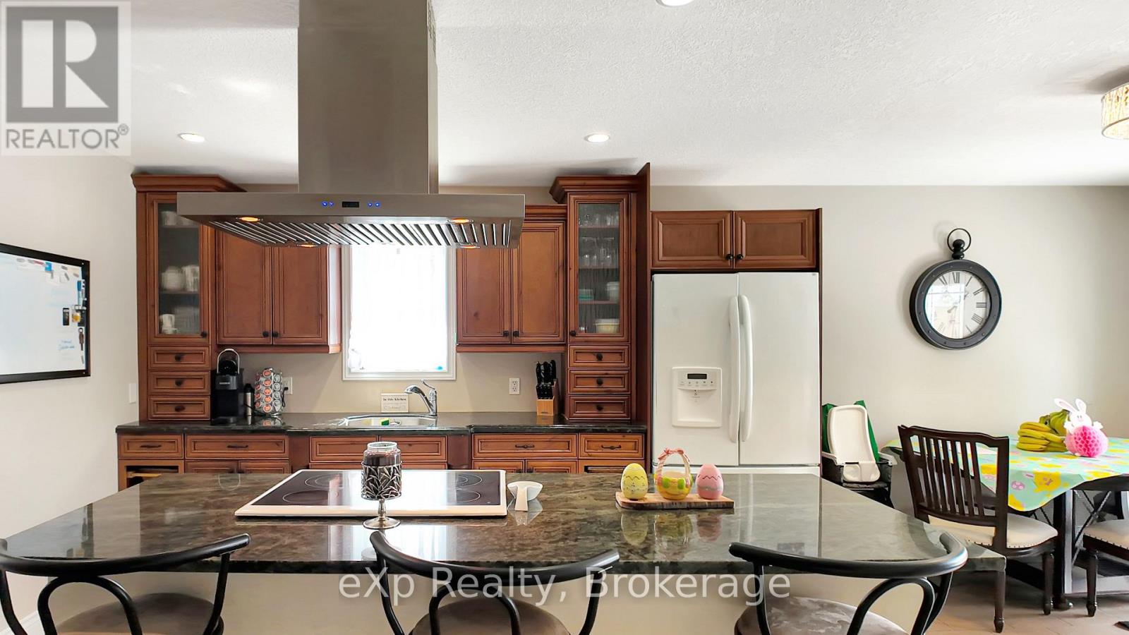 370 6th Avenue, Hanover, Ontario  N4N 2E9 - Photo 9 - X12935752