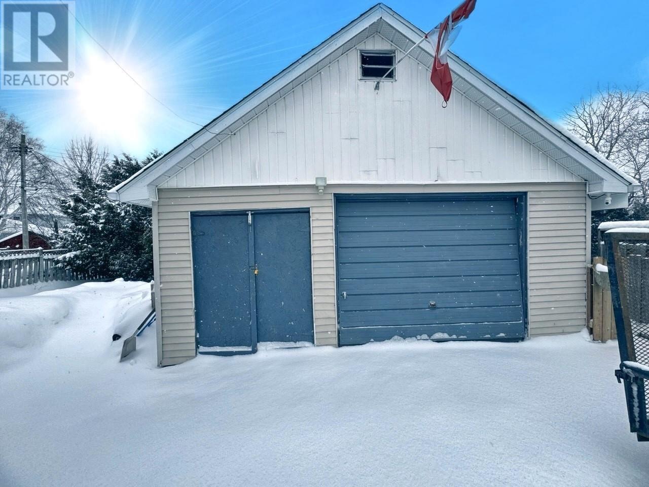 11 Oak Hill Rd, Elliot Lake, Ontario  P5A 2E4 - Photo 2 - SM260556