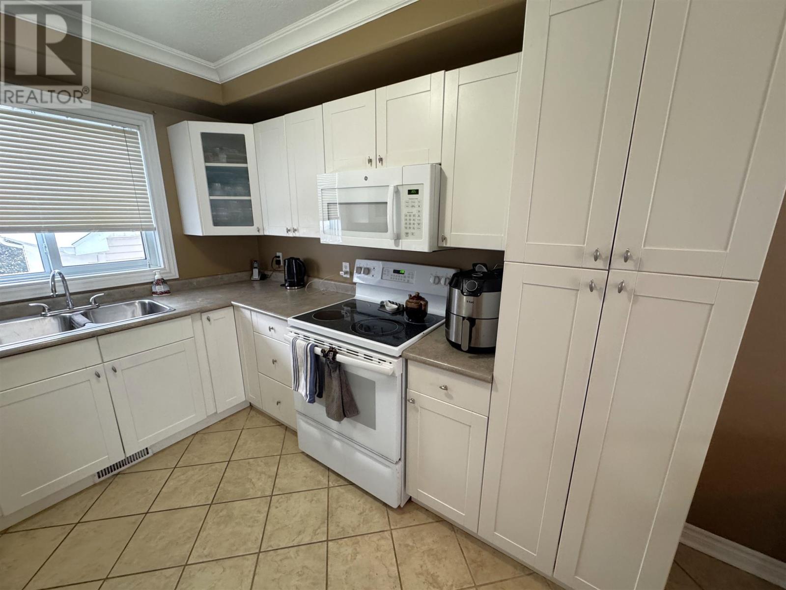 11 Oak Hill Rd, Elliot Lake, Ontario  P5A 2E4 - Photo 7 - SM260556