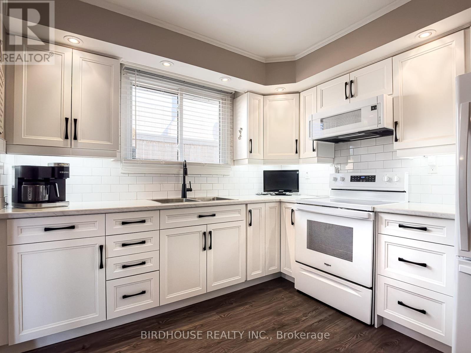 18 Mohawk Drive, Kawartha Lakes, Ontario  K9V 0J6 - Photo 11 - X12935928