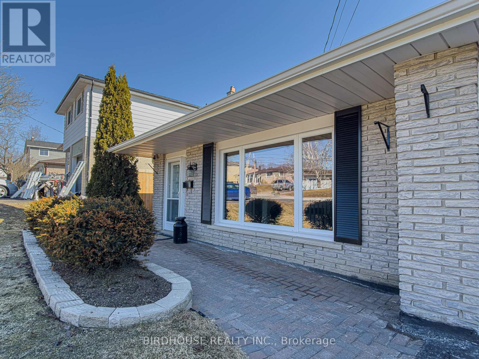 18 Mohawk Drive, Kawartha Lakes, Ontario  K9V 0J6 - Photo 5 - X12935928